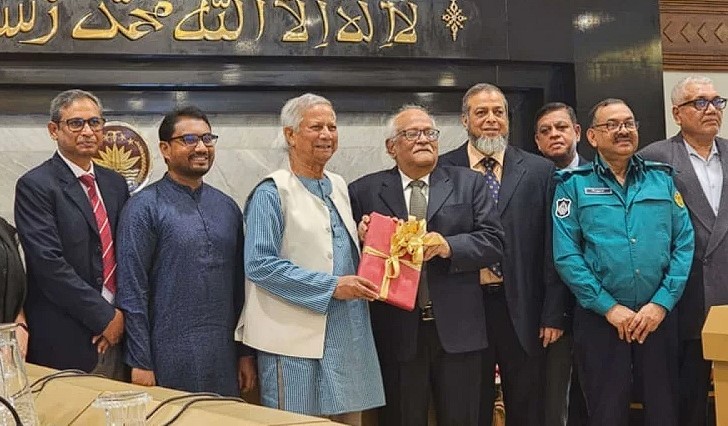 প্রধান উপদেষ্টার কাছে সংস্কার প্রস্তাব জমা দিল ৪ সংস্কার কমিশনের